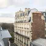26 M Love Cocoon With Eiffel Tower View